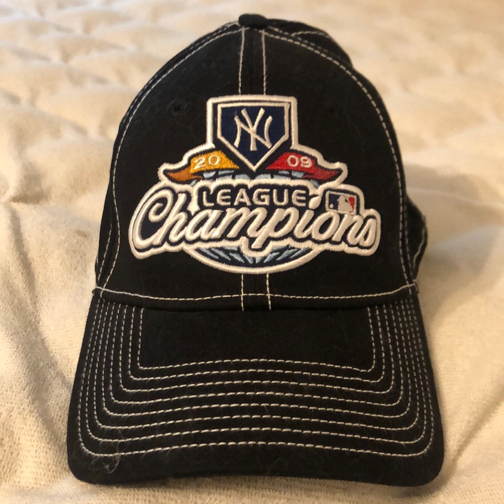 Men’s black Yankees hat. One Size fits most